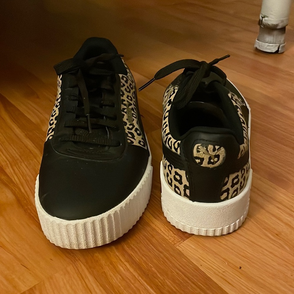 Puma cheetah sneakers, size 8 W
